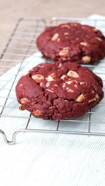 Galleta Red Velvet sobre rejilla